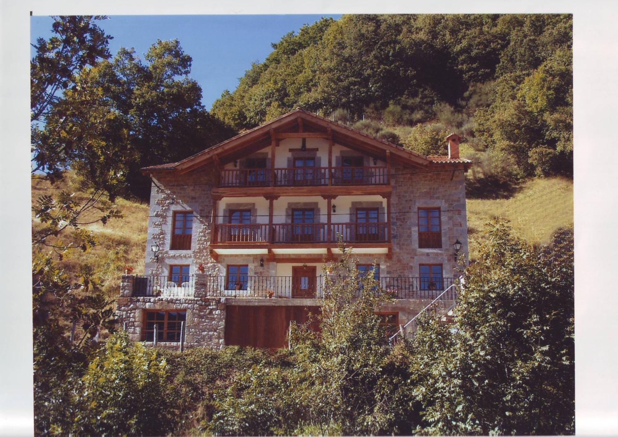 Posada Sobrevilla Espinama Exterior photo